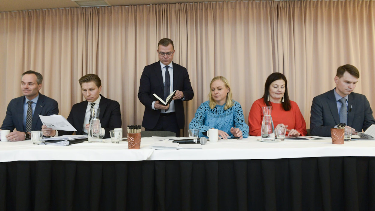Kokoomus esitteli eduskuntavaaliohjelmansa tiistaina. Kuvassa vasemmalta Kai Mykkänen, Antti Häkkänen, Petteri Orpo, Elina Valtonen, Kristiina Kokko ja Heikki Autto. LEHTIKUVA / Mikko Stig.