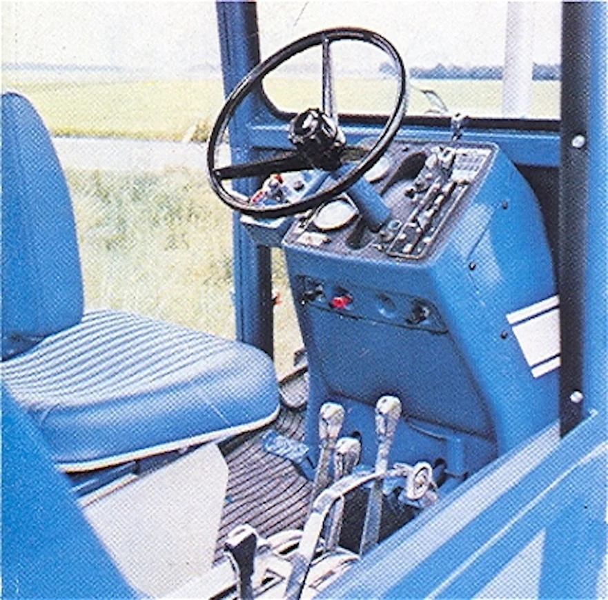 74Ford8600ohjaamo