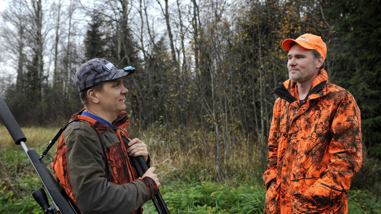 Marko Husu (oik.) ja Samuli Husu ovat Muurikkalan metsästysyhdistyksen aktiivisimpia villi­sikojen metsästäjiä.