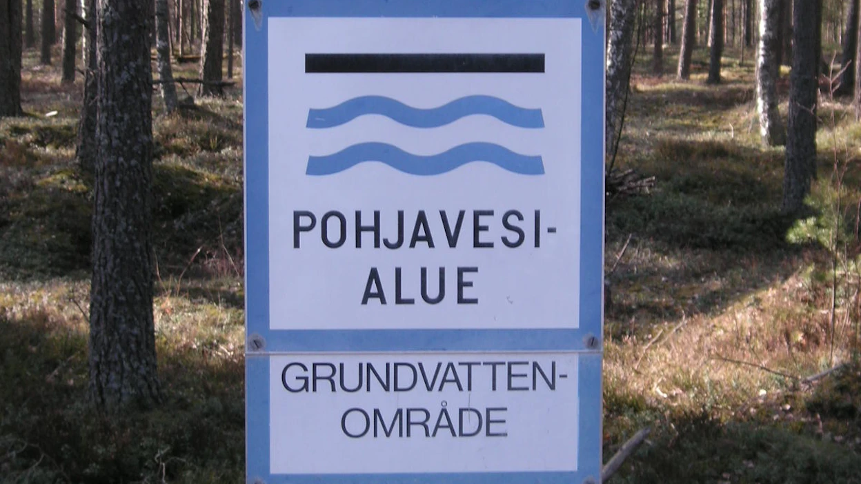 Vesilaitosten jakamasta talousvedestä noin 65 prosenttia on pohjavettä. Sitä pitää siis vaalia.