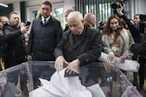 Puolaa kahdeksan vuotta hallinneen PiS-puolueen vahva mies Jaroslaw Kaczyński kävi äänestämässä Varsovassa sunnuntaina.