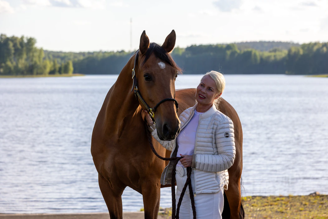 Sari Palmbergin tulevaisuuden ratsu on kolmelta neljännekseltään lusitano-rotuinen 10-vuotias ruuna Matisse De Massa.