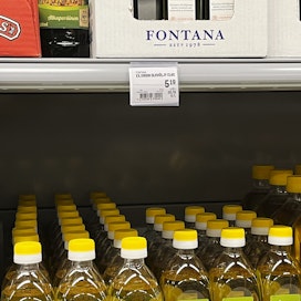 Oliiviöljyn kohonnut hinta on saanut suomalaiset valitsemaan rypsiöljyn.
