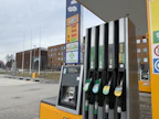 Öljyn korkea hinta näkyy autoilijoiden arjessa.