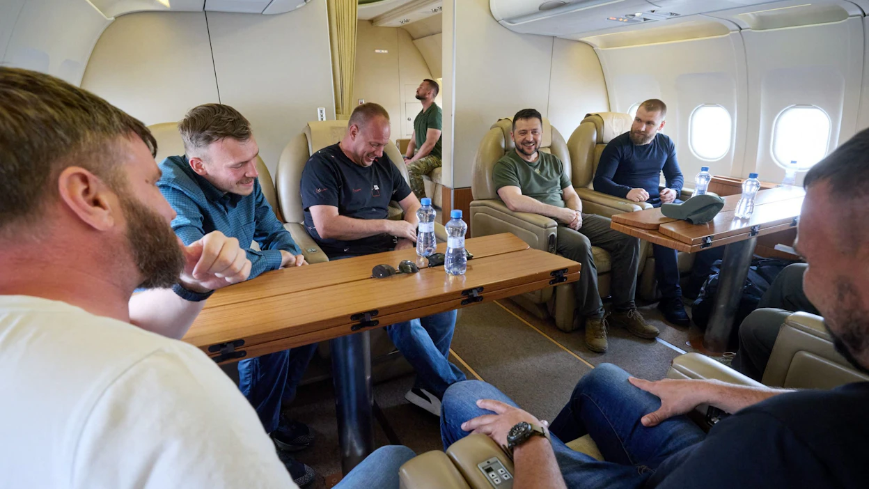 Turkin päätös antaa Venäjältä vankien vaihdossa saatujen ukrainalaistaistelijoiden palata Ukrainaan oli Viktor Bondarevin mukaan Naton painostuksen tulosta. Taistelijoiden oli ollut määrä pysyä Turkissa sodan loppuun saakka.