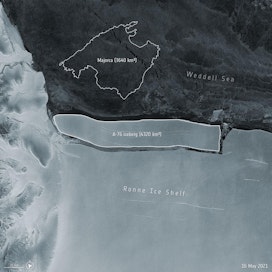 Ennätyssuuri A-76-jäävuori jättää koossa Mallorcan saaren varjoonsa.