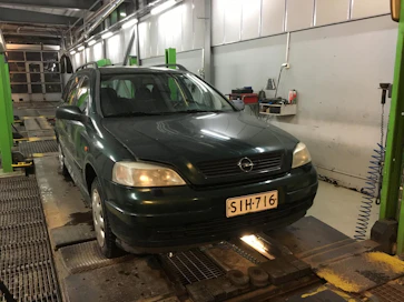 Yli kymmenen vuoden ikäiset autot pitää jatkossakin katsastaa vuosittain.