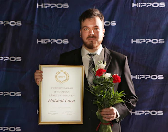 Hotshot Luca palkittiin ikäluokkansa Vuoden 3-vuotiaana, mutta sen jälkeen kurssi on näyttänyt alaspäin. Se sai omistaja Pentti Pietilän kokeilemaan valmentajanvaihdosta.