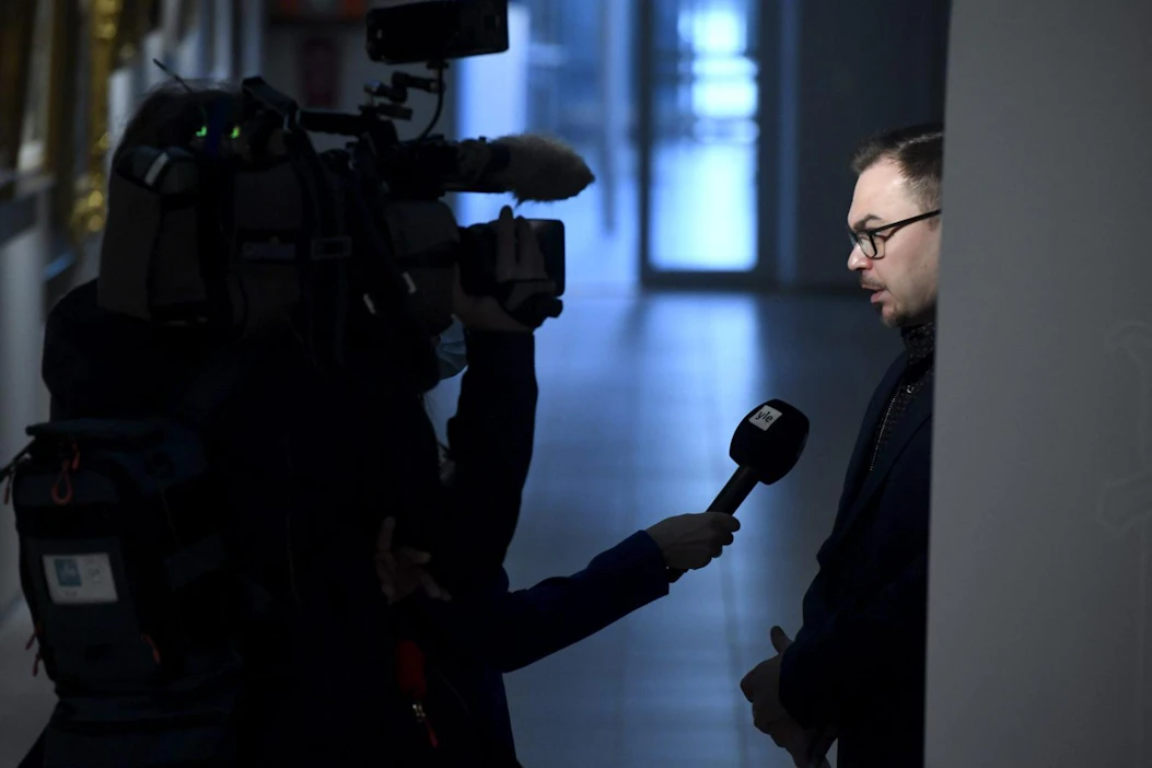 Tutkinnanjohtaja Leposen mukaan tutkinnassa etsitään jälkiä, joilla tekijän voisi identifioida. LEHTIKUVA / HEIKKI SAUKKOMAA