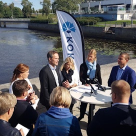 Kai Mykkänen esitteli kokoomuksen ympäristöohjelman Oulussa.