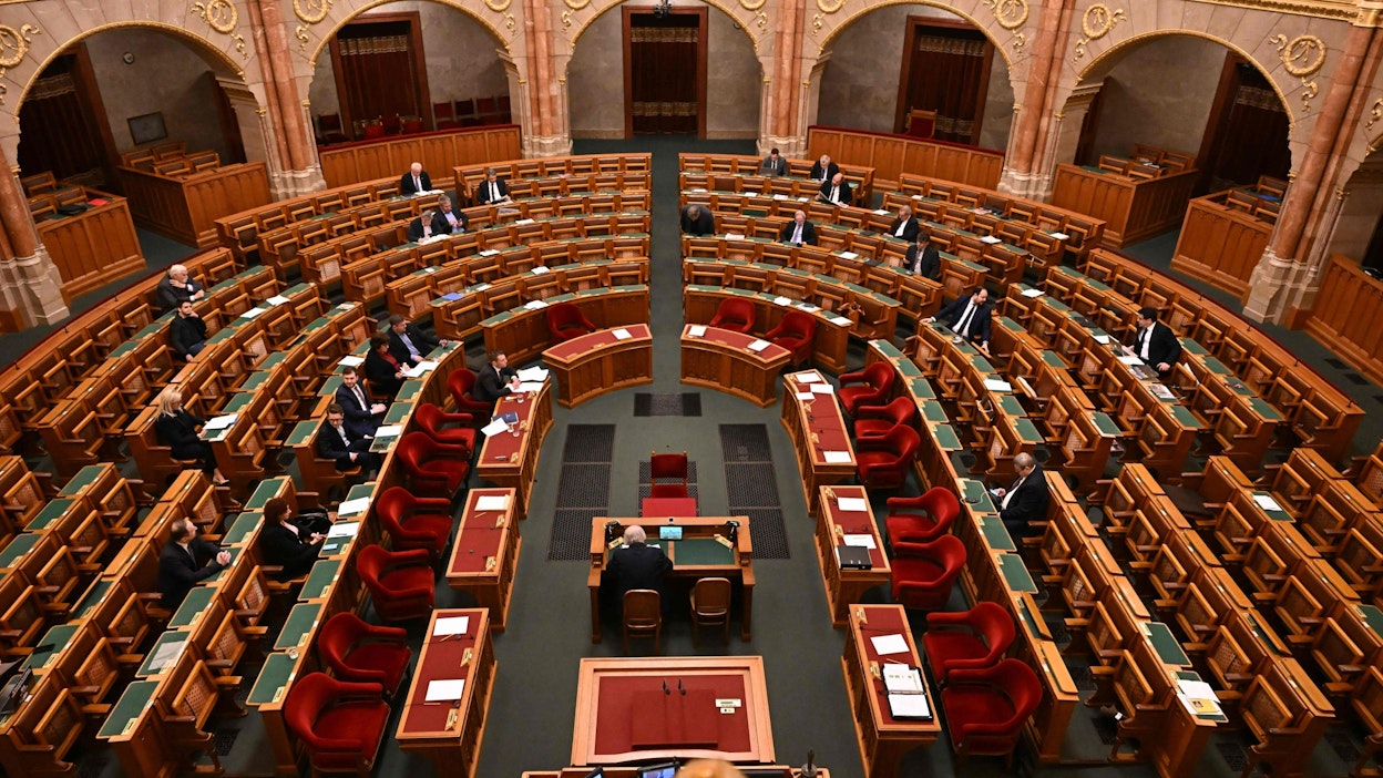 Unkarin parlamentissa vain kuusi edustajaa äänesti Suomen jäsenyyttä vastaan ja 182 sen puolesta. LEHTIKUVA / AFP. 