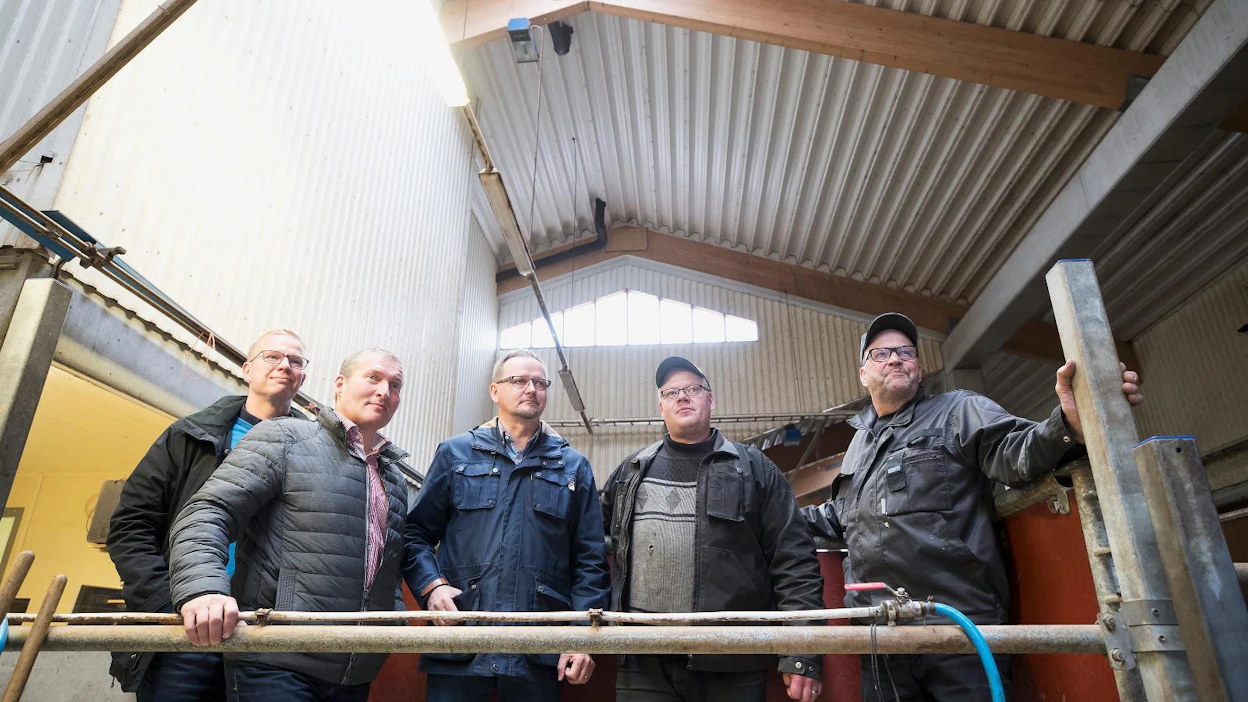 Matti Tyhtilä (vas.), Jari Ahlholm, Timo Lehtiniemi, Heikki Sutela ja Kaarlo Sutela tuntevat Pohjois-Pohjanmaan maitomenestyksen taustat.