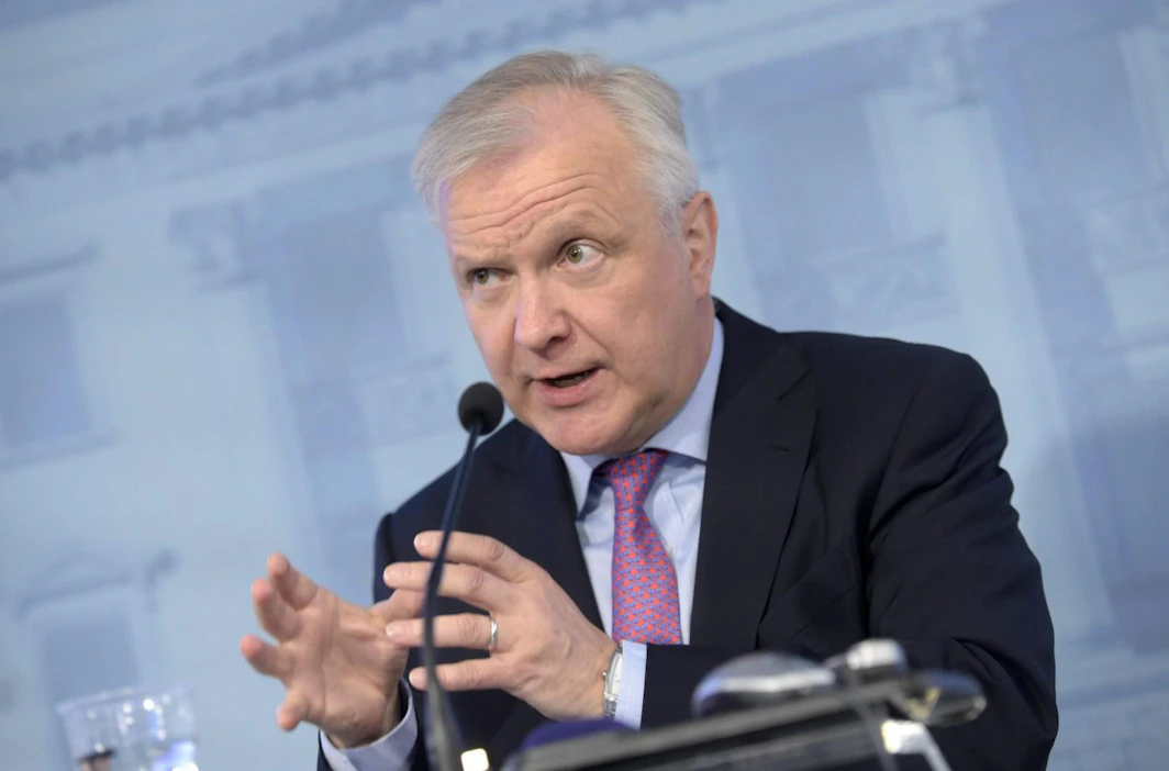 Työttömien mahdollisuuksia sivutoimisen yrittäjyyden aloittamiseen aiotaan parantaa, kertoo elinkeinoministeri Olli Rehn. LEHTIKUVA / MARKKU ULANDER