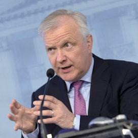 Työttömien mahdollisuuksia sivutoimisen yrittäjyyden aloittamiseen aiotaan parantaa, kertoo elinkeinoministeri Olli Rehn. LEHTIKUVA / MARKKU ULANDER