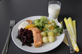 Kattaus voi olla jo puoli ruokaa.