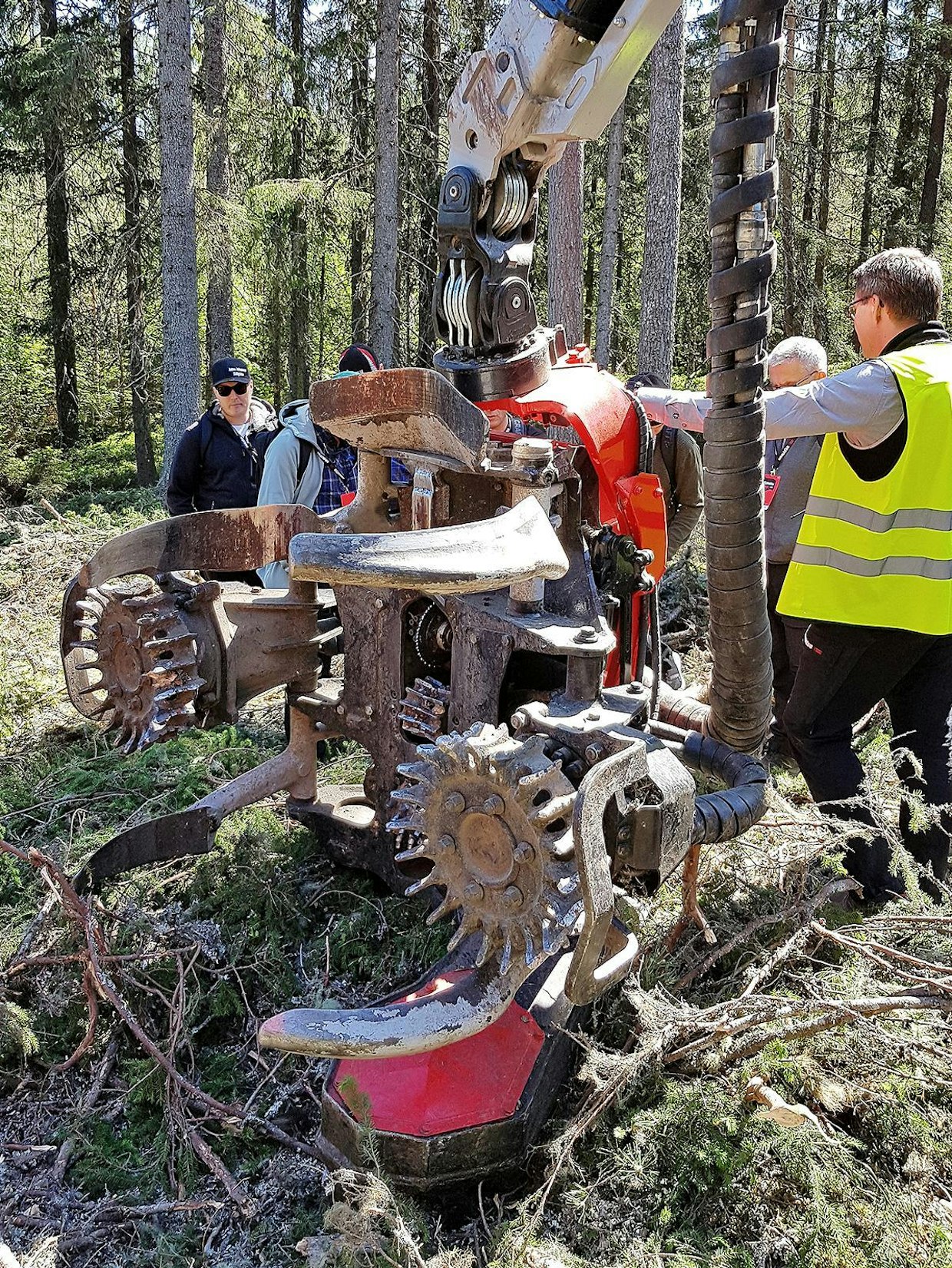 Täysin uusi tuote on C164-hakkuupää. Neljällä vetorullalla varustettu hakkuupää on tarkoitettu järeimpään 951-harvesterimalliin. Sahalaitteen 90 sentin pituisella terälaipalla voi katkaista 79 cm paksuisen rungon.