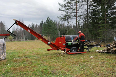 Hinattavien pilkekoneiden koot suurenevat ja Japa-mallistoon kuuluva järein 365 Pro Road on uudistunut + -malliksi. Koneviesti otti selvää, mihin näin järeä hinattava malli soveltuu – yleensä vastaavan kokoiset koneet ovat traktorikäyttöisiä.