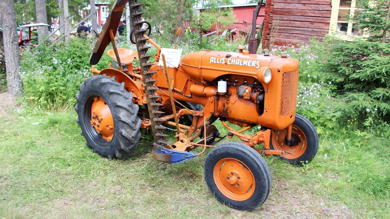 Allis-Chalmers B -traktoria valmistettiin vuosina 1937–57, Milwaukeessa, Wisconsinissa, USA:ssa sekä vuosina 1950–54, Tottonissa, Hampshiressa ja Essendinessa, Rutlandissa, Englannissa.