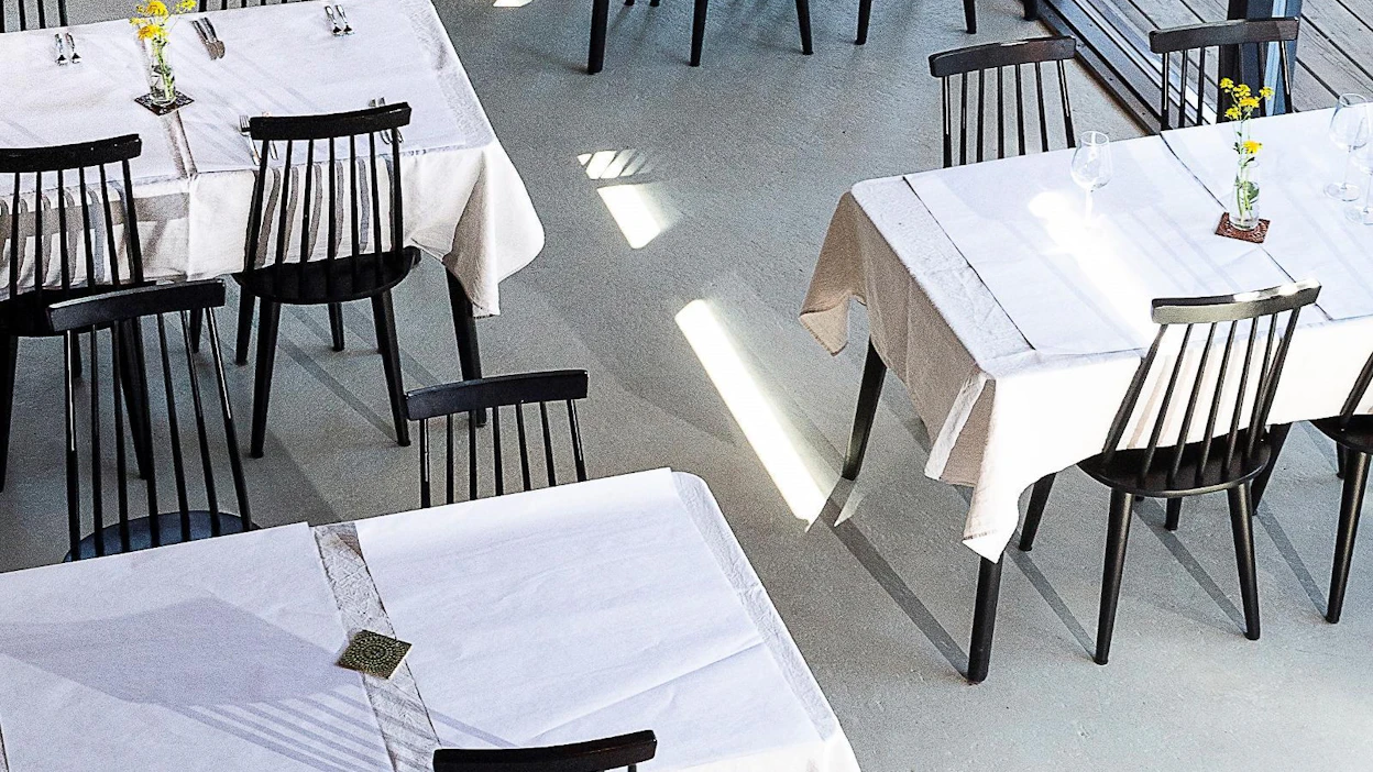 Ravintoloiden sulkeminen viime kevään tapaan voitaisiin ehkä uusilla rajoituksilla välttää. Kuvituskuva.
