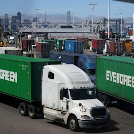 Konttikuljetuksia Oaklandin satamassa, Kaliforniassa. LEHTIKUVA / AFP