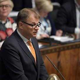 Pääministeri Juha Sipilän (kesk.) hallitus saa hyvän arvosanan joka neljänneltä suomalaiselta.