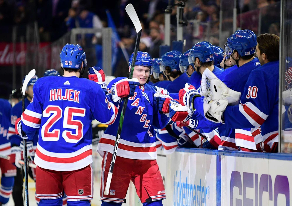 Tulokaskauttaan New York Rangersissa pelaava Kaapo Kakko jatkoi maali-ilotteluaan Pittsburgh Penguinsia vastaan.