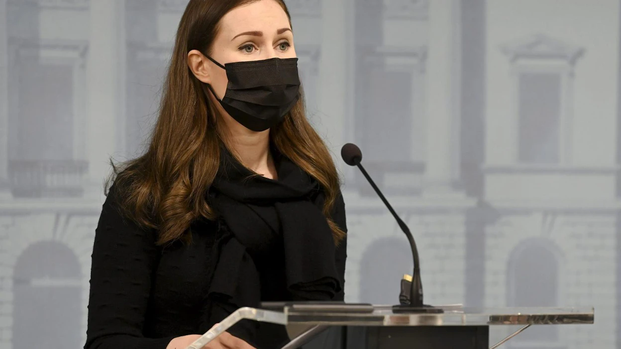 Pääministeri Sanna Marinin (sd.) mukaan hallituksella on valmius keskustella kaikista toimista, joiden käyttöä epidemiatilanne edellyttää. LEHTIKUVA / ANTTI AIMO-KOIVISTO