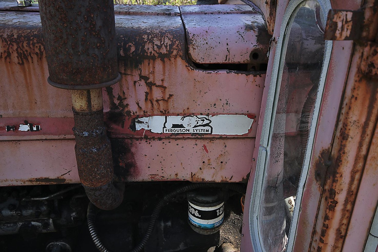 Massey Fergusonin 135-mallistakin se löytyi. Ferguson System -painonsiirto oli MF:n 100-sarjan mullistavin uutuus. Kaikki traktorin ostajat eivät kuitenkaan todennäköisesti hyödyntäneet järjestelmää täysimääräisesti.