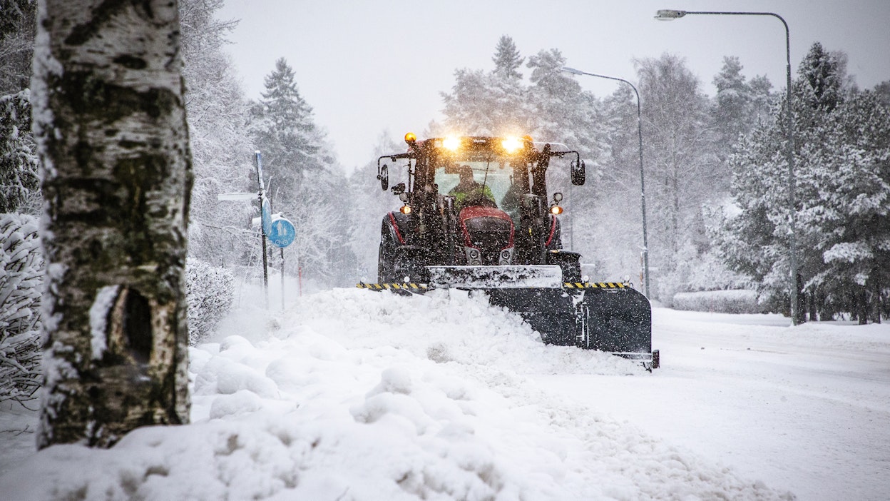 Vapaaehtoinen lumitöiden tekeminen kunnan reitillä on puhuttanut viime päivinä mediassa. Kuvituskuva.