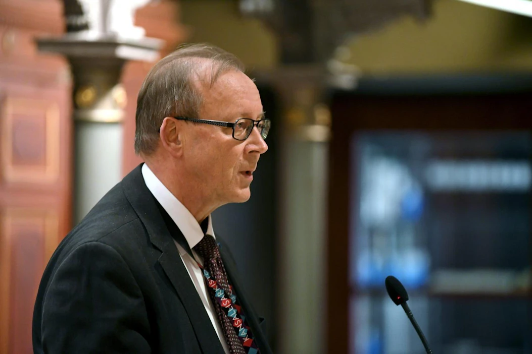Kansallisarkiston pääjohtaja, valtionarkistonhoitaja Jussi Nuorteva SS-selvityksen suomennoksen julkistamistilaisuudessa Kansallisarkistossa Helsingissä 16. joulukuuta 2019.
