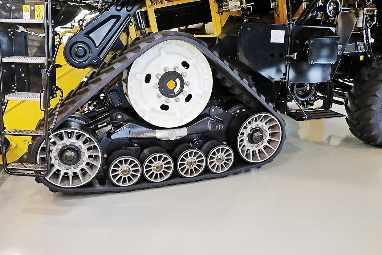 Telat ovat puimureissa ja ajosilppureissa valinnaisvaruste. New Holland -ajosilppureissa on vakiovarusteena Michelin MegaXBib2 -renkaat.