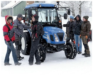 Testiin osallistui tällä kertaa poikkeuksellisen monta koeajajaa, sillä Koneviestin toimittajien lisäksi koeajoja teki Lepaan opiskelijoista ja opettajista koottu työryhmä.