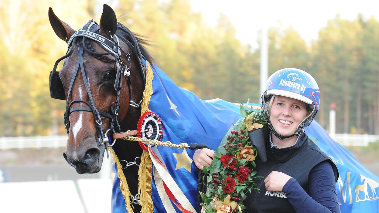 Tessa Länsimäen hoitama, Timo Nurmoksen valmentama, Petra Huhdin kasvattama ja omistama sekä Jorma Kontion ohjastama Sahara Jaeburn korjasi Kriteriumin jättipotin 2020.