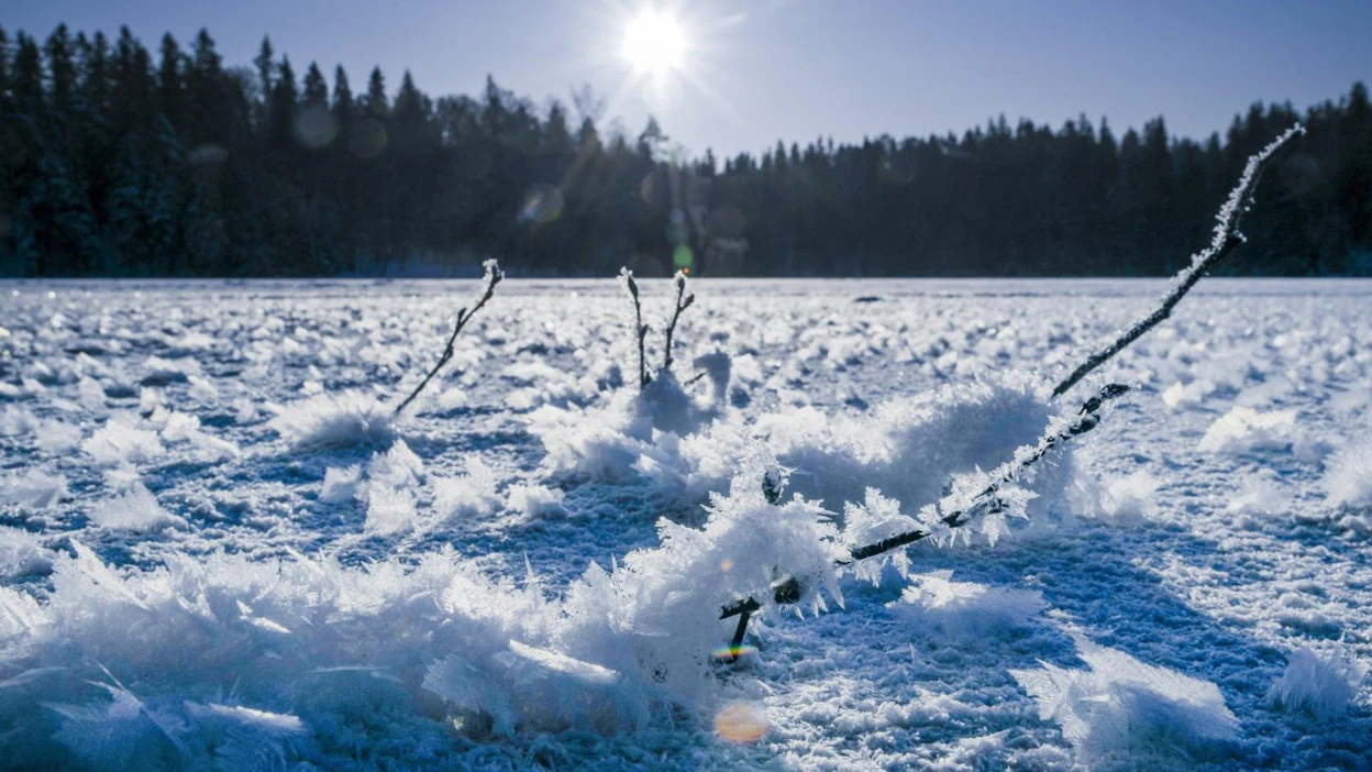 Maanantai näyttää vielä lauhalta, ja nollarajan odotetaan päivällä kipuavan aina Etelä-Lappiin asti.