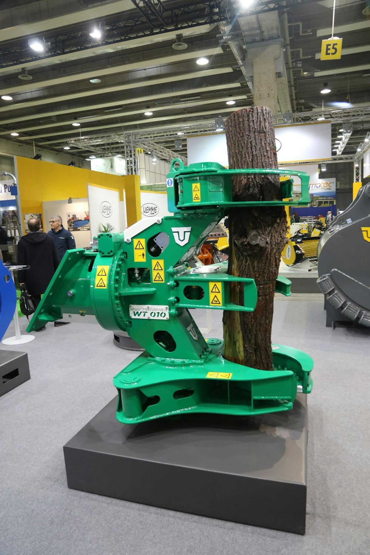 Trevibenne valmistaa monenlaisia purku-ja kierrätystyökaluja. Saatavana on myös järeitä energiapuukouria, joita euroopassa käytetään raivaukseen. WT-10 malli on suunniteltu 13–16 tonnisille kaivukoneille. Yrityksen tuotteita Suomessa edustaa Hansa Machines. (AT)