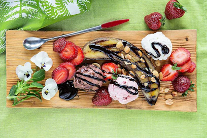 Amerikassa vuonna 1904 kehitelty Banana split -jäätelöannos tunnetaan ympäri maailmaa. Kokeile vaihteeksi kesäistä grilliversiota.