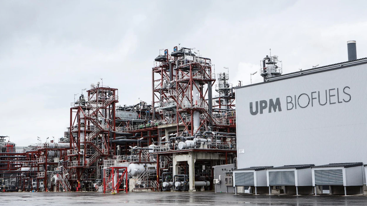 EU:n energiastrategiasta vastaava komission varapuheenjohtaja Maros Sefcovic kiersi tänään UPM Kaukaan tehdasalueella, missä valmistetaan sellua, paperia, sahatavaraa ja biopolttoaineita uusiutuvista puupohjaisista raaka-aineista. Arkistokuva.