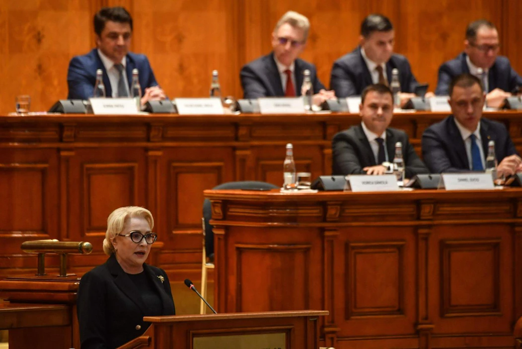 Sosiaalidemokraatteihin lukeutuva pääministeri Viorica Dancila on kamppaillut selviytymisestä menetettyään pienemmän hallituskumppaninsa tuen jo elokuussa.