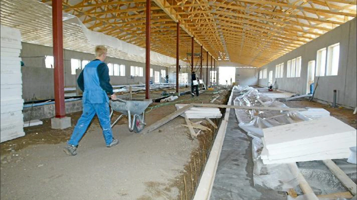 Eläinsuojien ympäristölupia haetaan usein puutteellisilla tiedoilla ja valitukset venyttävät käsittelyaikoja. Se kostautuu lupien hinnoissa. Taksoja korotettiin rutkasti vuoden alusta. MT:N ARKISTO
