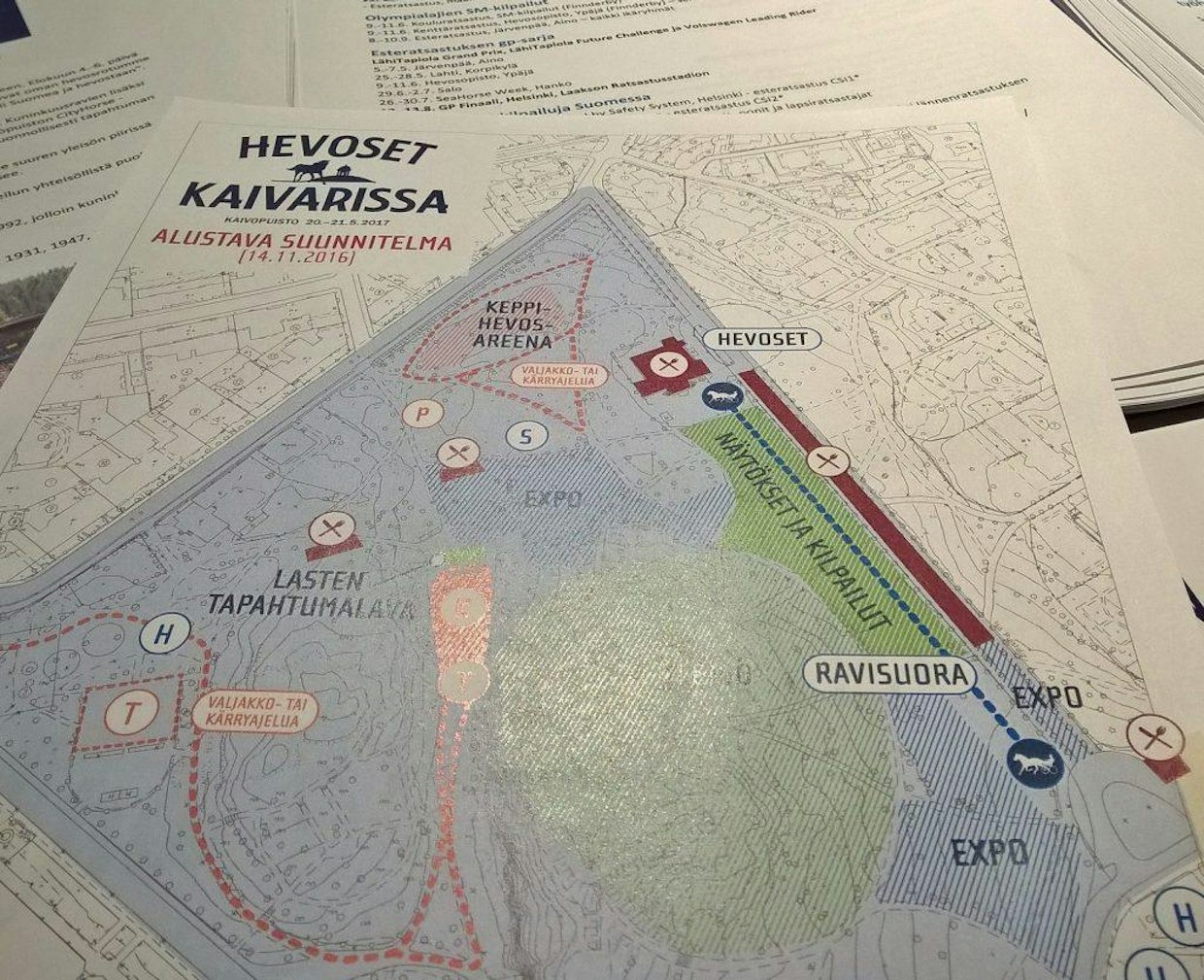 Alustavat suunnitelmat massiivisen hevostapahtuman järjestämisestä Kaivopuistossa.