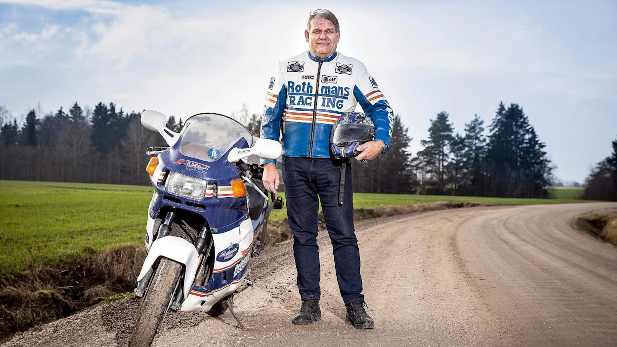 Ari-Pekka Kirjoselle moottoripyöräily on tapa rentoutua. Tallista Kirjoselta löytyy upea Honda 1000 CBR, vuosimallia -88.