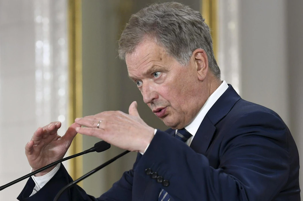 Presidentti Sauli Niinistö kertoi kannattavansa suoja-alueita kriittisten alueiden ympärille, joiden sisältä kiinteistöjen ja tonttien ostaminen olisi luvanvaraista. LEHTIKUVA / JUSSI NUKARI