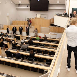 Eduskunta kokoontuu remontin ajan täysistuntoon Sibeliusakatemian puolella. Salissa on kaksi lehteriä. Yleisölehterille mahtuu noin 150 ihmistä.