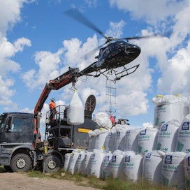 Ruotsalainen helikopteriyritys Scandair Helicopter levitti elokuun alussa 270 000 kiloa lannoitetta Sukevan yhteismetsiin ja metsänhoitoyhdistys Savotan asiakkaille.