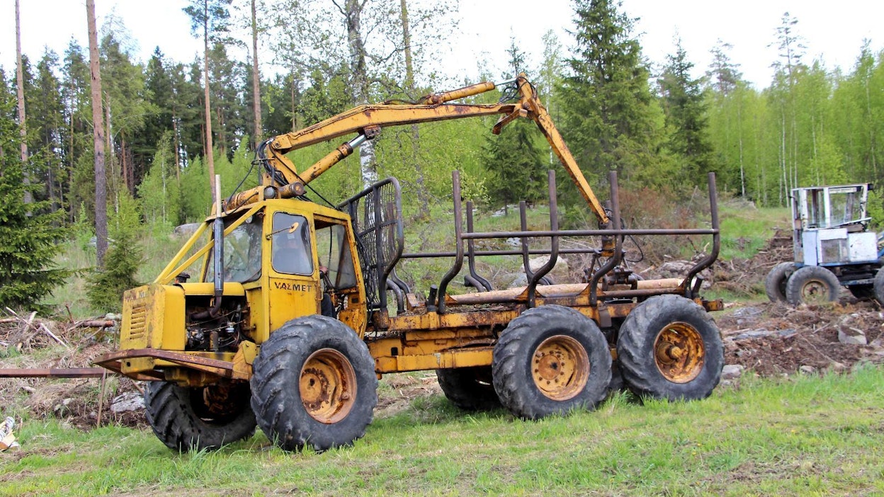 Valmet Terra 865 LM -traktoria valmistettiin vuosina 1968–70 Tampereella ja Rovaniemellä.