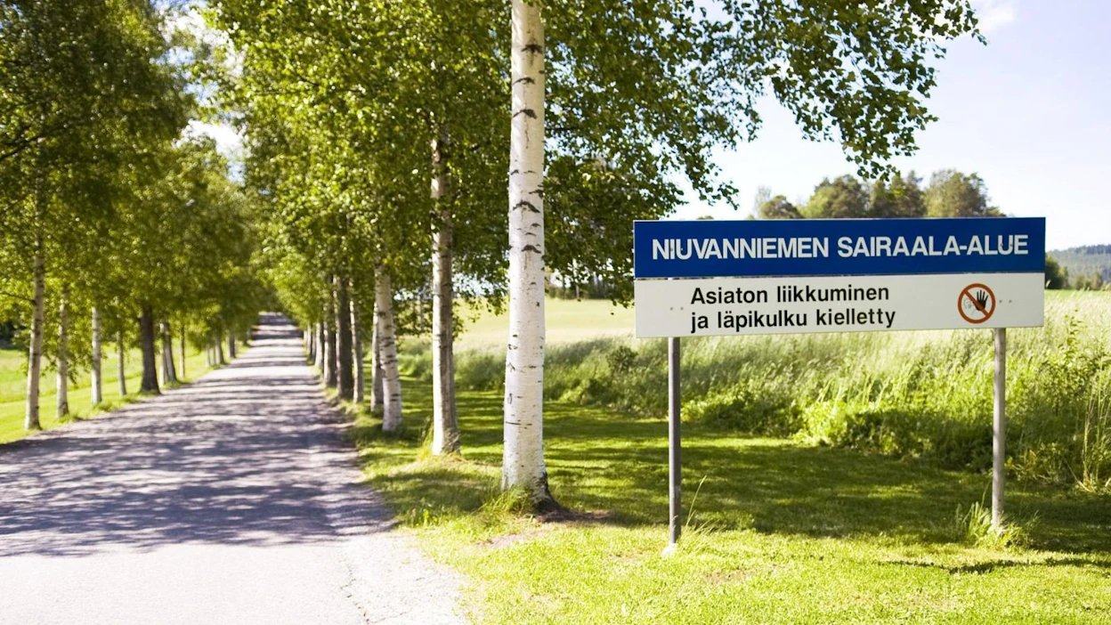 Niuvanniemen sairaala tarjoaa oikeuspsykiatrista erityistason hoitoa ja mielentilatutkimuksia. Se on toinen valtion oikeuspsykiatrisista sairaaloista. LEHTIKUVA / TIMO HARTIKAINEN