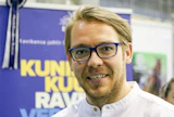 Huippupesäpalloilija Juha Puhtimäki.
