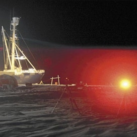 Norjalainen tutkimusalus RV Lance ajelehtii parhaillaan Jäämerellä jäiden mukana tutkimassa talvijäätilannetta. Jari Haapala