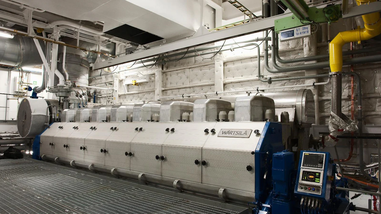 Wärtsilä tunnetaan esimerkiksi laivamoottoreistaan. Kuva on M/S Viking Gracen konehuoneesta, jossa on Wärtsilän rakentama moottori. Viking Gracen potkurit ja tunnelipotkurit ovat myös Wärtsilän tuotantoa.