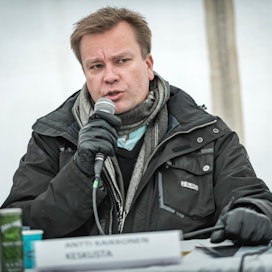 Antti Kaikkonen huo­maut­ti, et­tä pel­käs­tään pu­heen­joh­ta­jan vaih­dol­la kes­kus­tan vaa­li­tap­pi­os­ta seu­ran­nut­ta ah­din­koa ei rat­kais­ta.